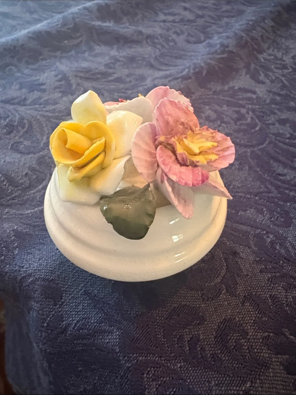 Sandford 2 inch flower sculpture